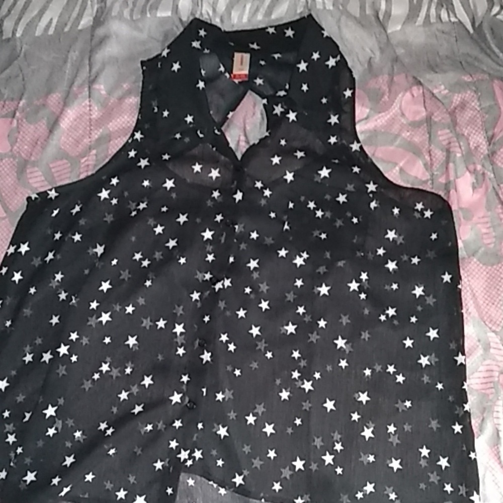 A Stars muscle shirt blouse
